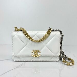 Chanel 19 Wallet on Chain